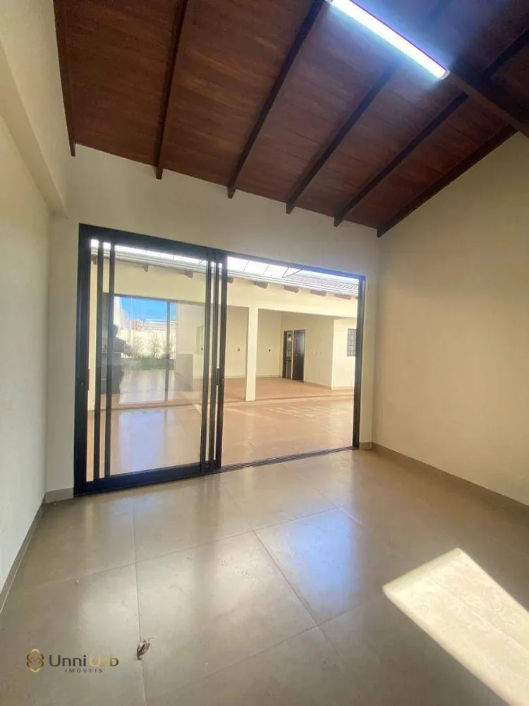 Casa, 3 quartos, 221 m² - Foto 3