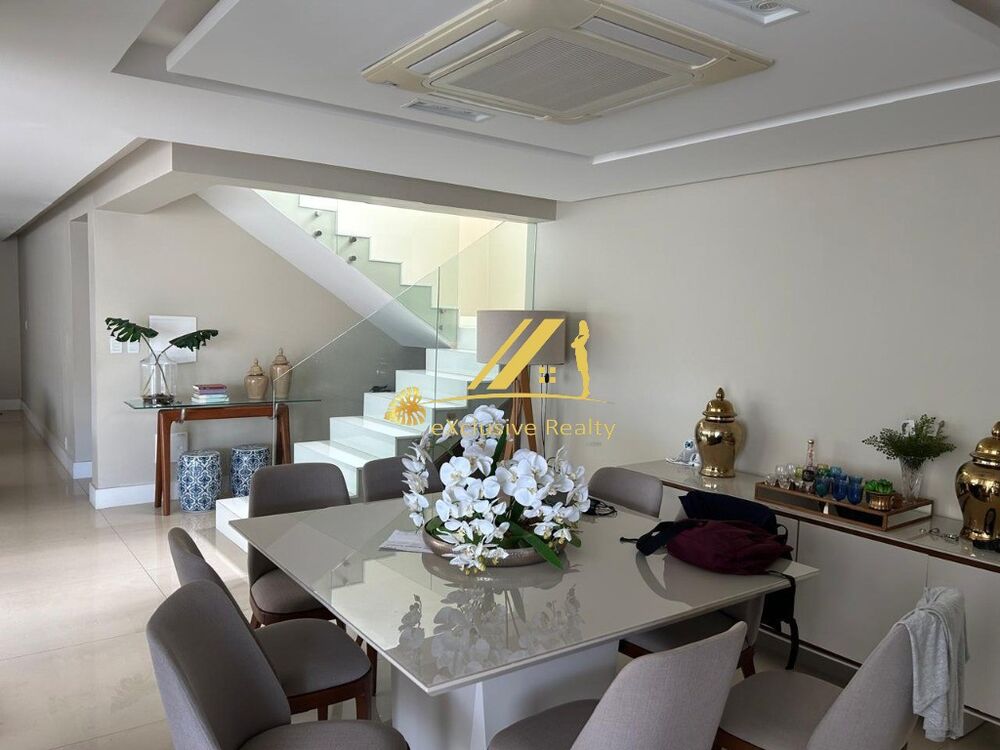 Casa à venda com 4 quartos, 800m² - Foto 1