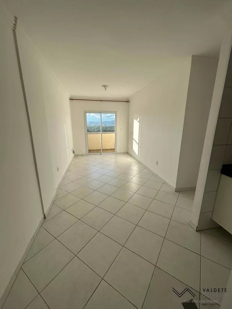 Apartamento à venda com 2 quartos, 65m² - Foto 2