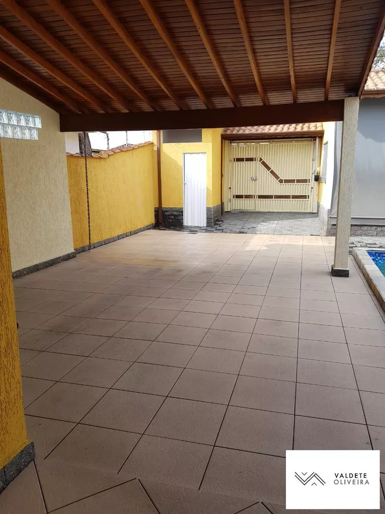 Casa à venda com 3 quartos, 180m² - Foto 2