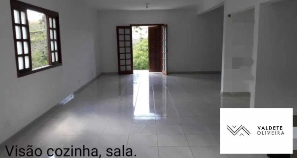 Casa à venda com 2 quartos, 1031m² - Foto 2