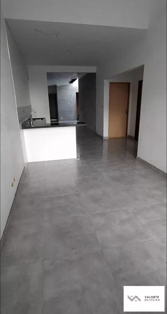 Casa à venda com 2 quartos, 90m² - Foto 2