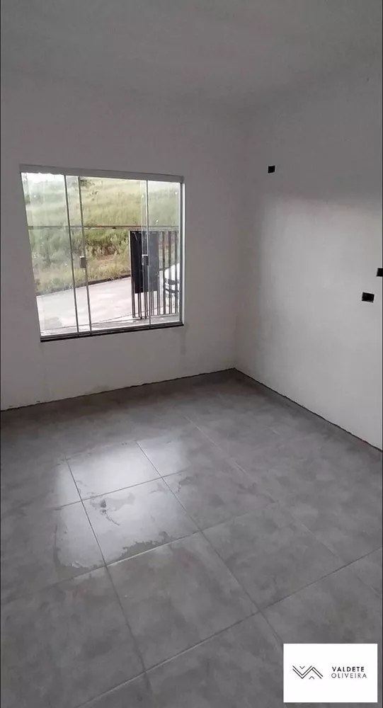 Casa à venda com 2 quartos, 90m² - Foto 4