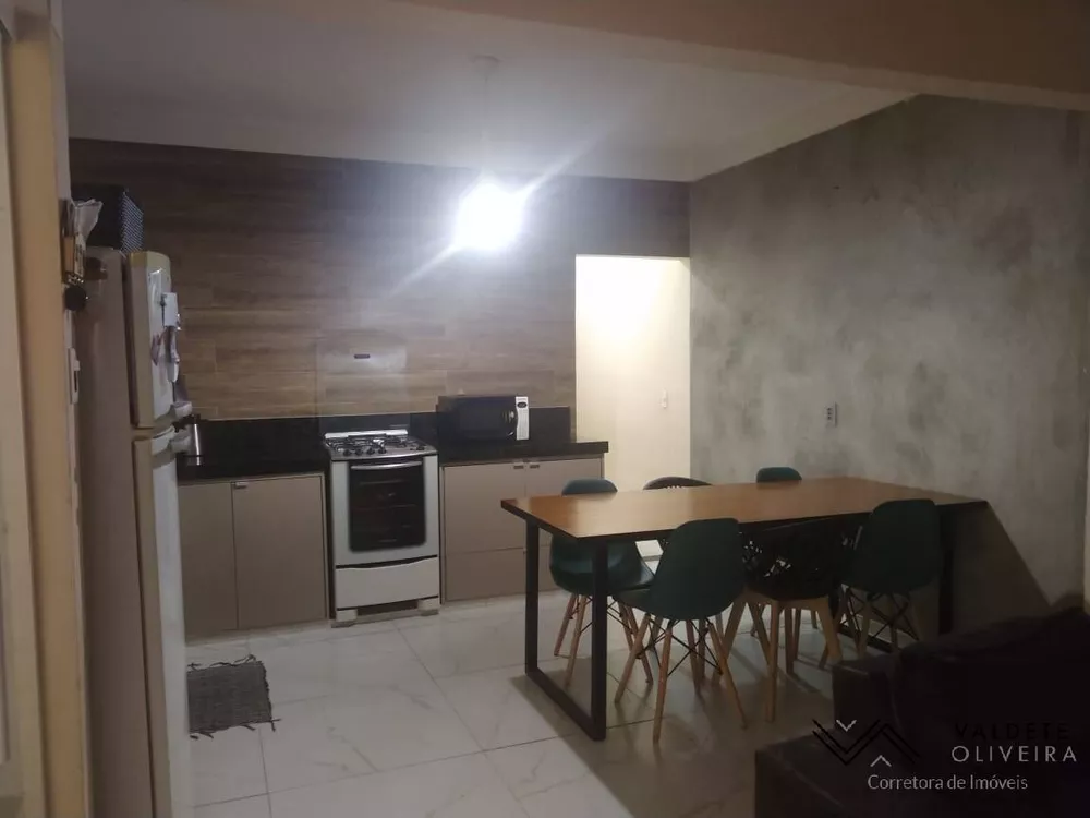 Casa à venda com 3 quartos, 80m² - Foto 2