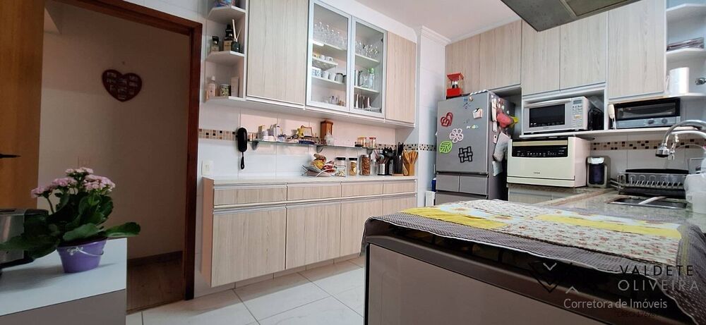 Apartamento à venda com 3 quartos, 114m² - Foto 3