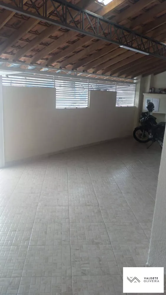 Casa à venda com 3 quartos, 159m² - Foto 2