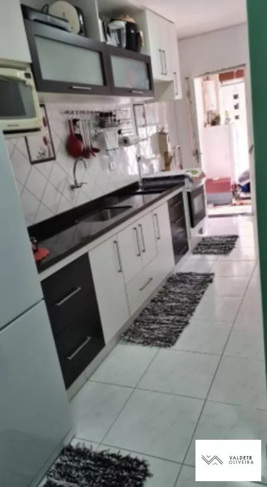 Casa à venda com 2 quartos, 200m² - Foto 4