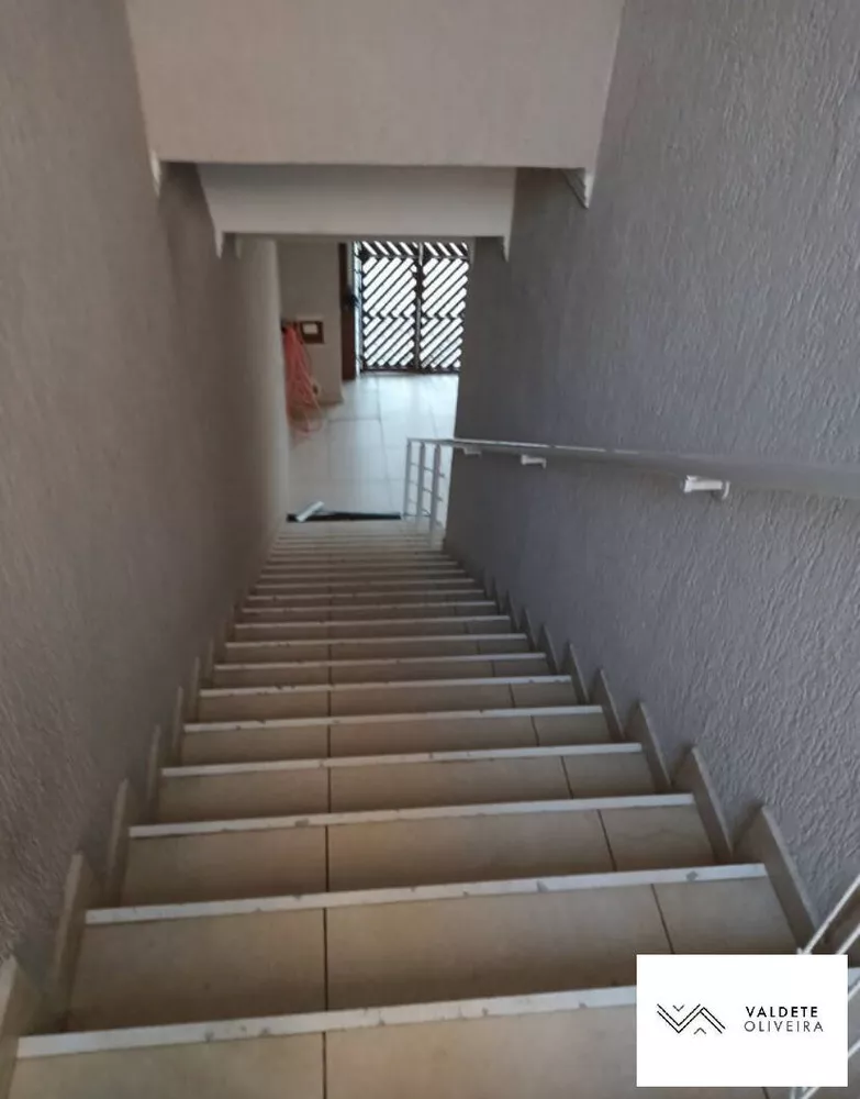 Casa à venda com 3 quartos, 217m² - Foto 4