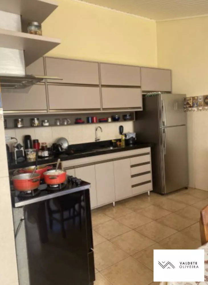 Casa à venda com 3 quartos, 250m² - Foto 3