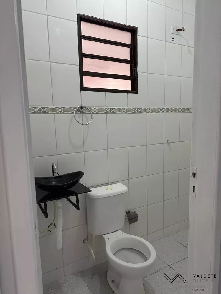 Casa à venda com 2 quartos, 125m² - Foto 2