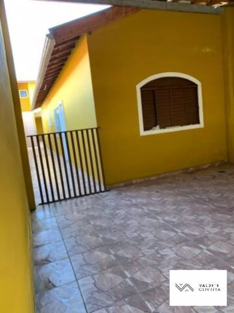 Casa à venda com 2 quartos, 60m² - Foto 2