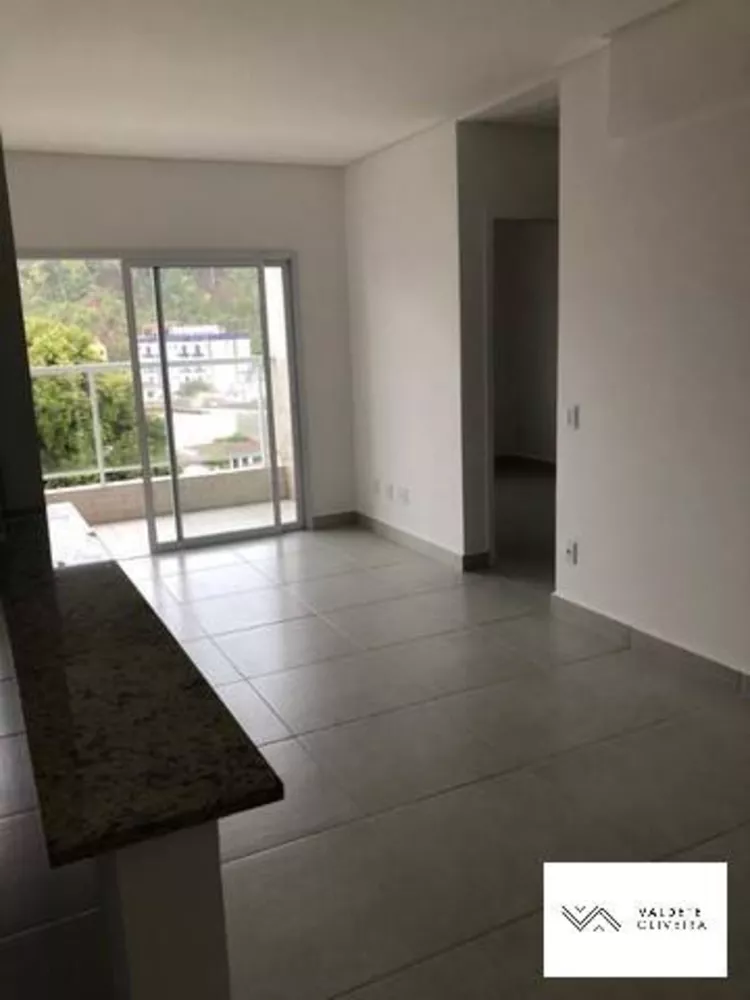 Apartamento à venda com 2 quartos, 62m² - Foto 3