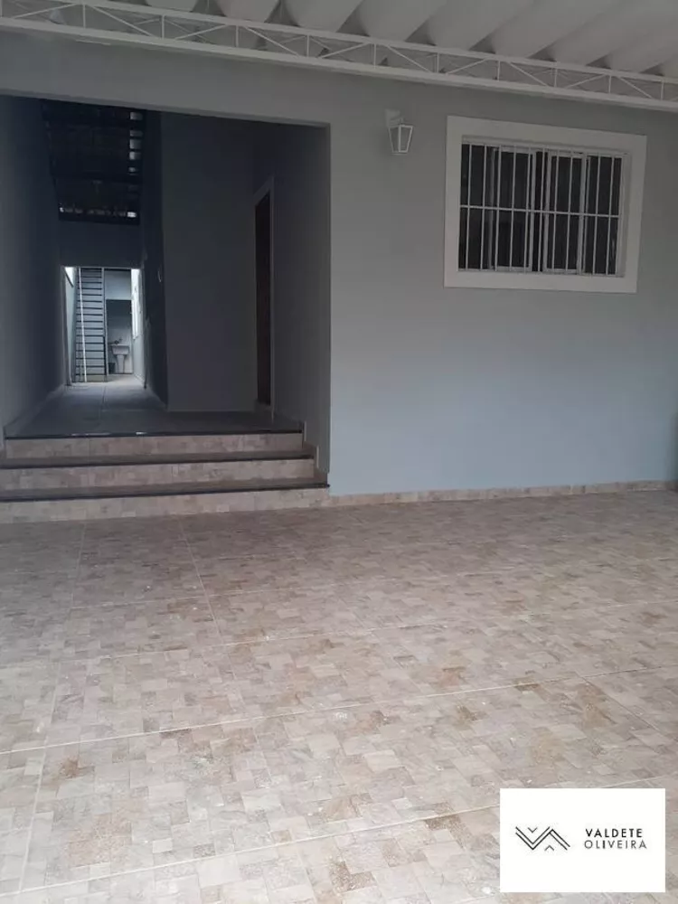 Casa à venda com 3 quartos, 180m² - Foto 2