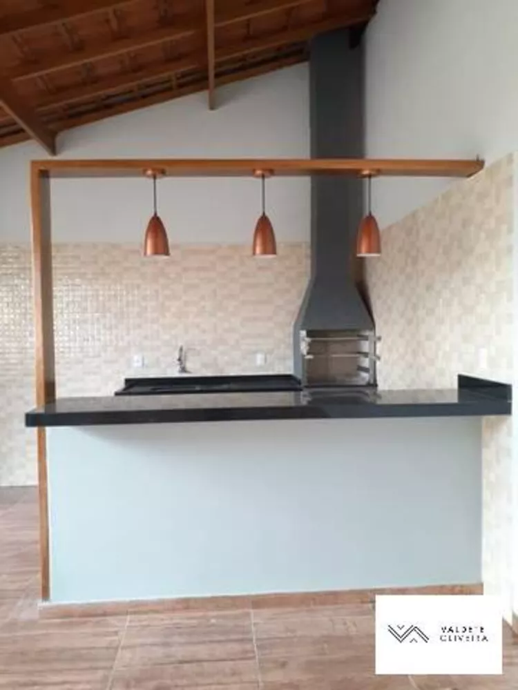 Casa à venda com 3 quartos, 180m² - Foto 1