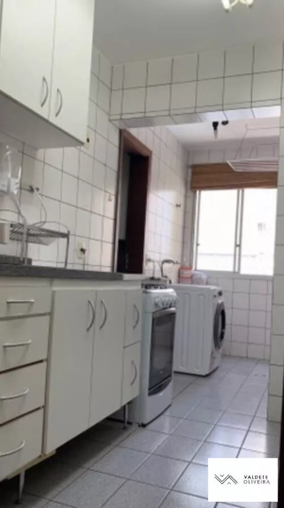 Apartamento à venda com 3 quartos, 93m² - Foto 4