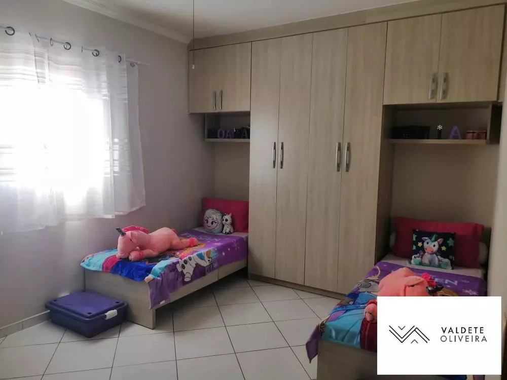 Casa à venda com 4 quartos, 195m² - Foto 4