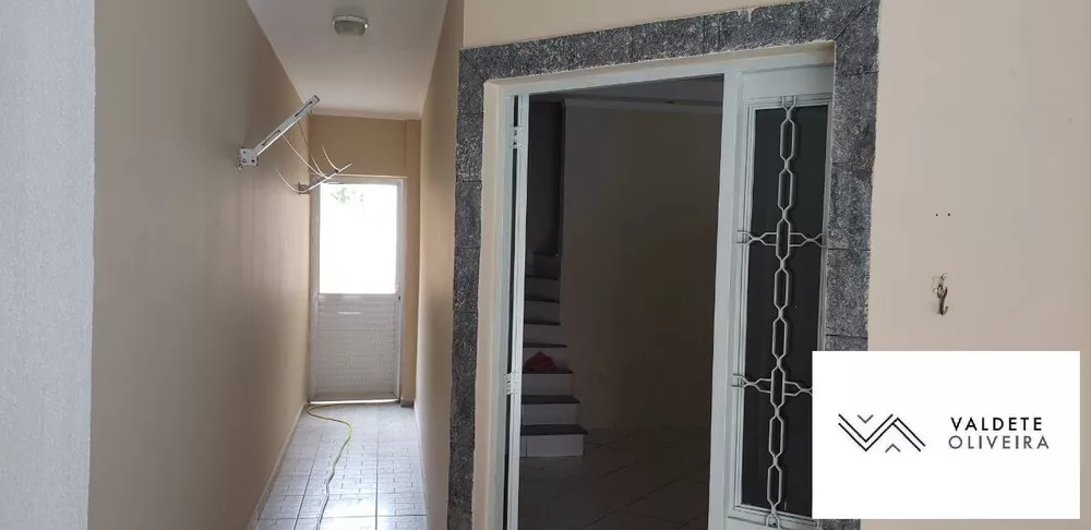 Casa à venda com 4 quartos, 195m² - Foto 3