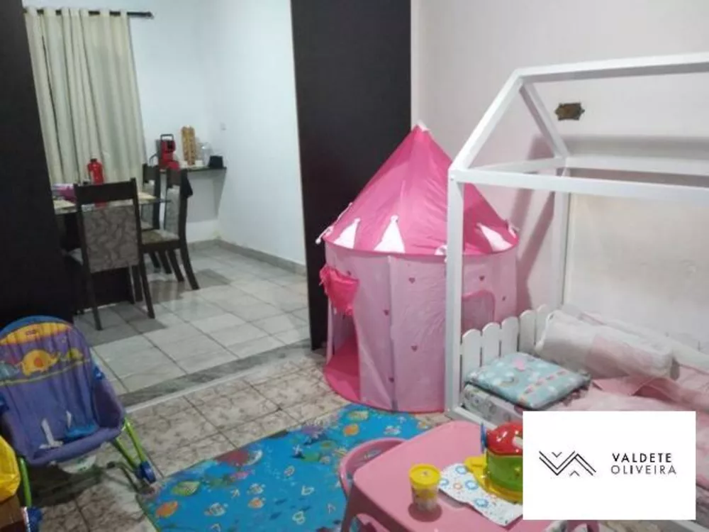 Casa à venda com 5 quartos, 300m² - Foto 1