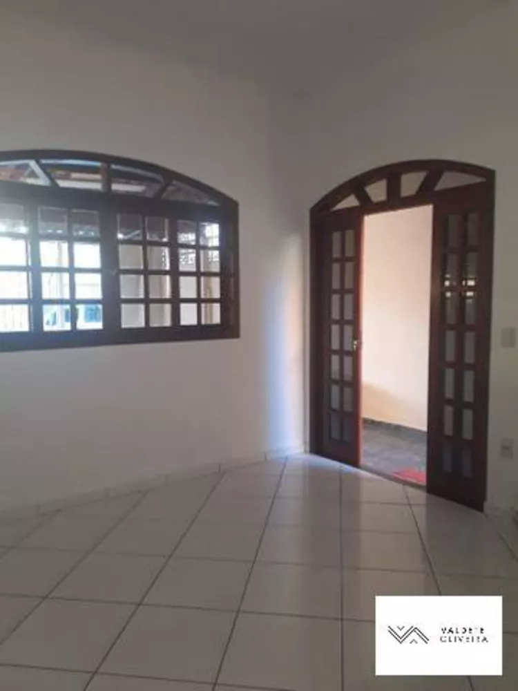 Casa à venda com 2 quartos, 125m² - Foto 1