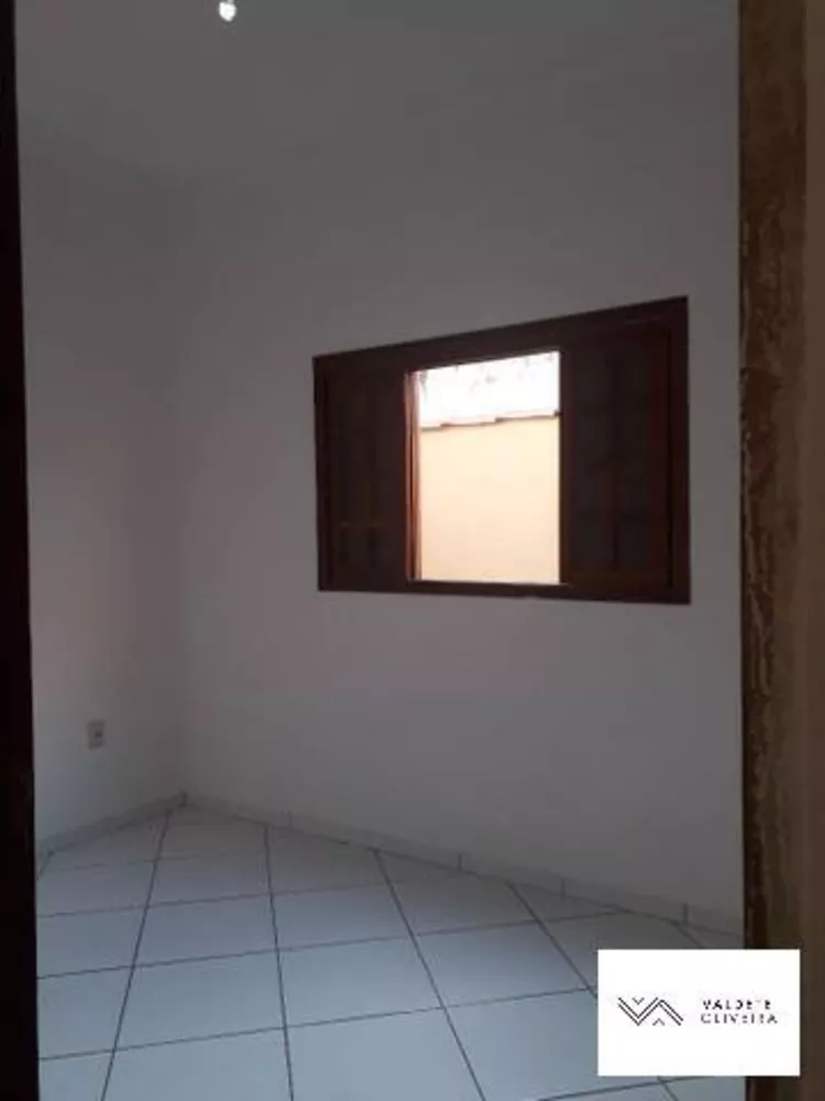 Casa à venda com 2 quartos, 125m² - Foto 2