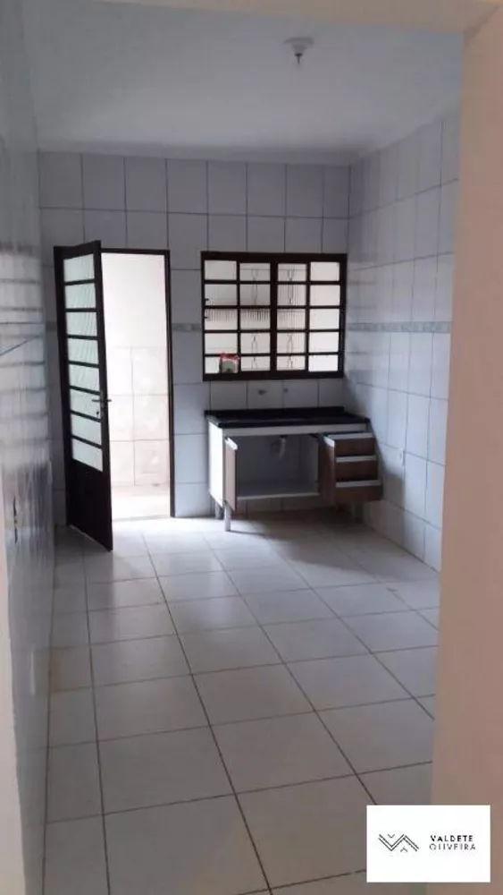 Casa à venda com 3 quartos, 90m² - Foto 3