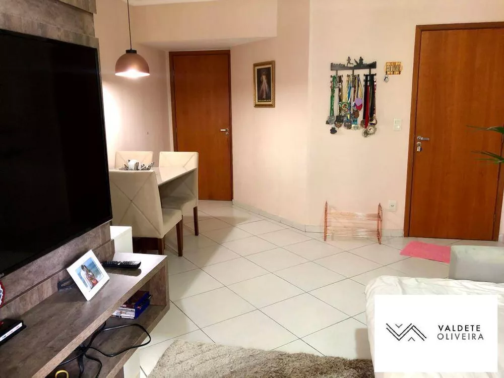 Apartamento à venda com 2 quartos, 70m² - Foto 1