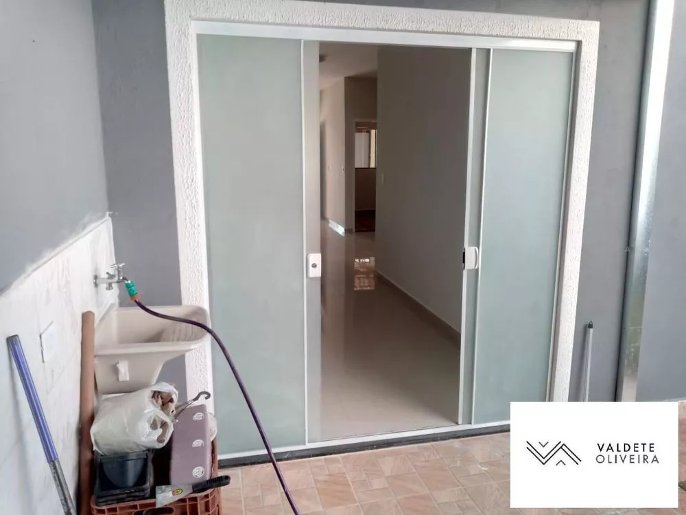 Casa à venda com 2 quartos, 75m² - Foto 4