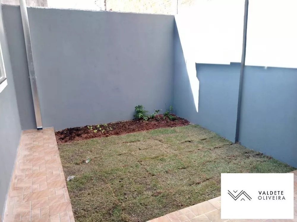 Casa à venda com 2 quartos, 75m² - Foto 2