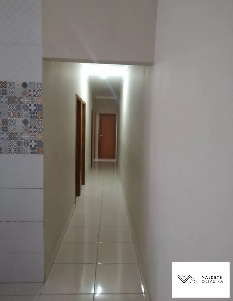 Casa à venda com 4 quartos, 175m² - Foto 1