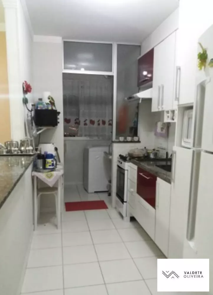 Apartamento à venda com 3 quartos, 76m² - Foto 2