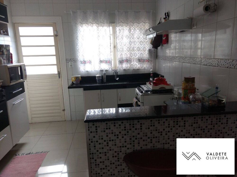 Casa à venda com 2 quartos, 112m² - Foto 2