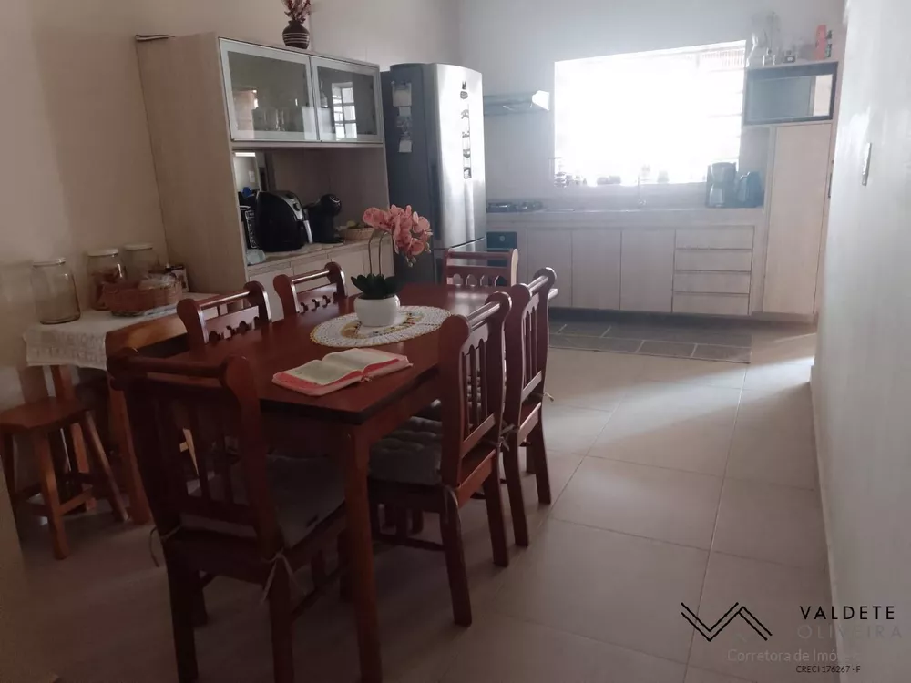 Casa à venda com 2 quartos, 156m² - Foto 3