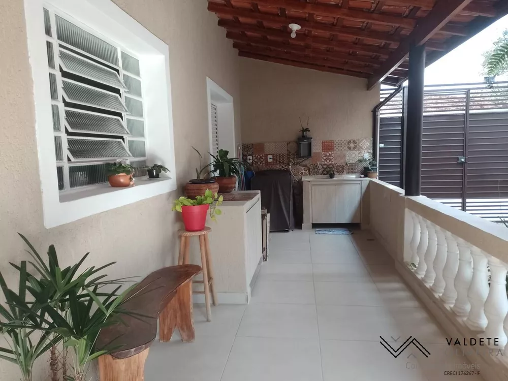 Casa à venda com 2 quartos, 156m² - Foto 1