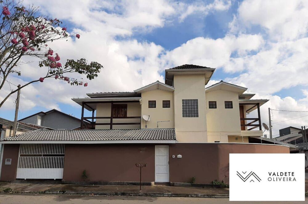 Casa à venda com 2 quartos, 160m² - Foto 1