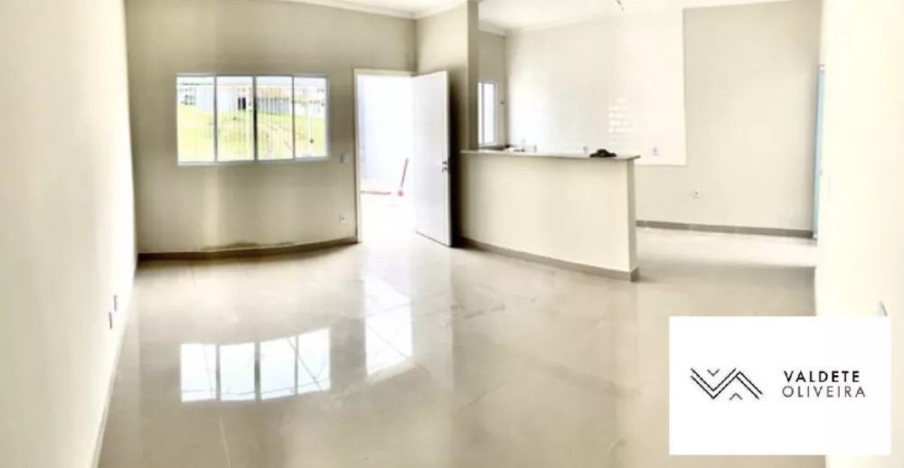 Casa à venda com 3 quartos, 94m² - Foto 1