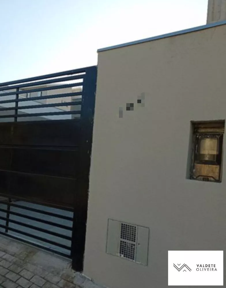 Casa à venda com 3 quartos, 82m² - Foto 1