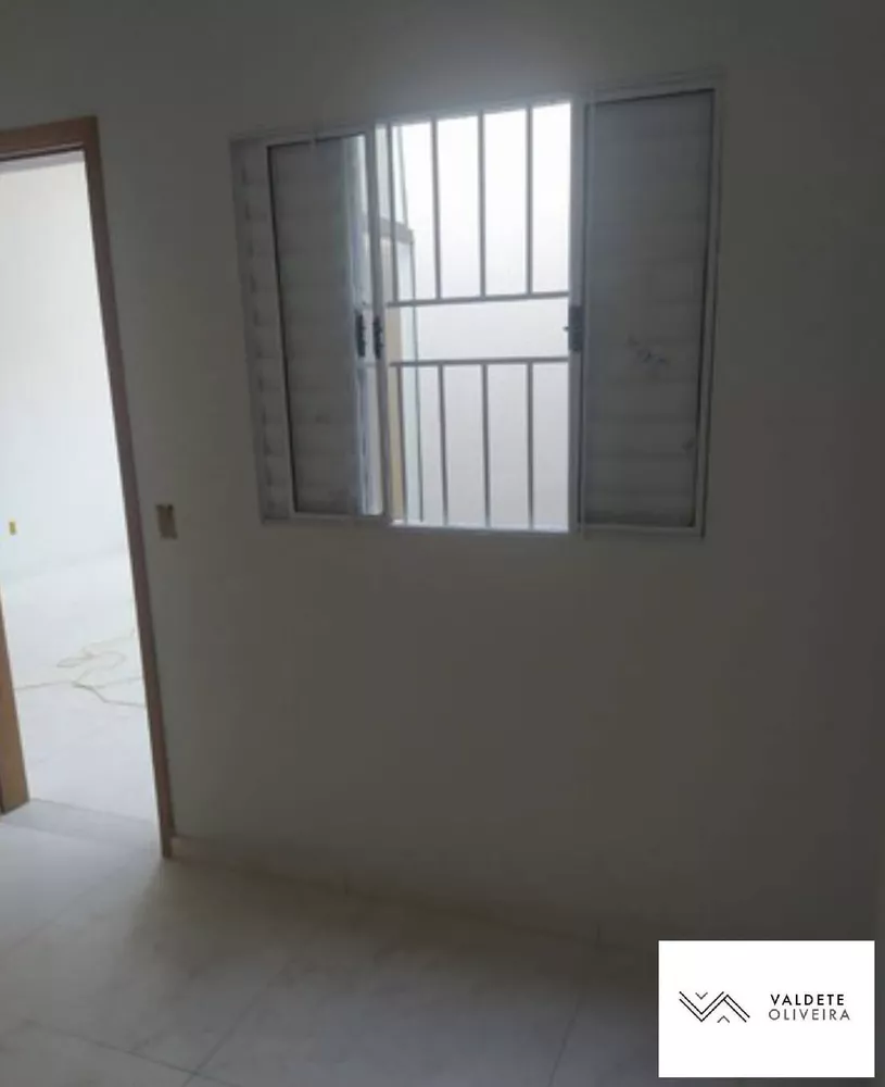 Casa à venda com 3 quartos, 82m² - Foto 4