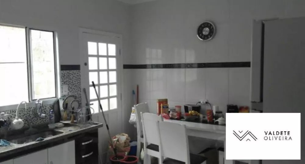 Casa à venda com 2 quartos, 125m² - Foto 2