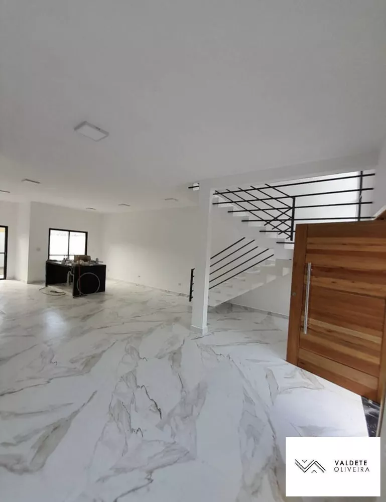 Casa à venda com 3 quartos, 140m² - Foto 2