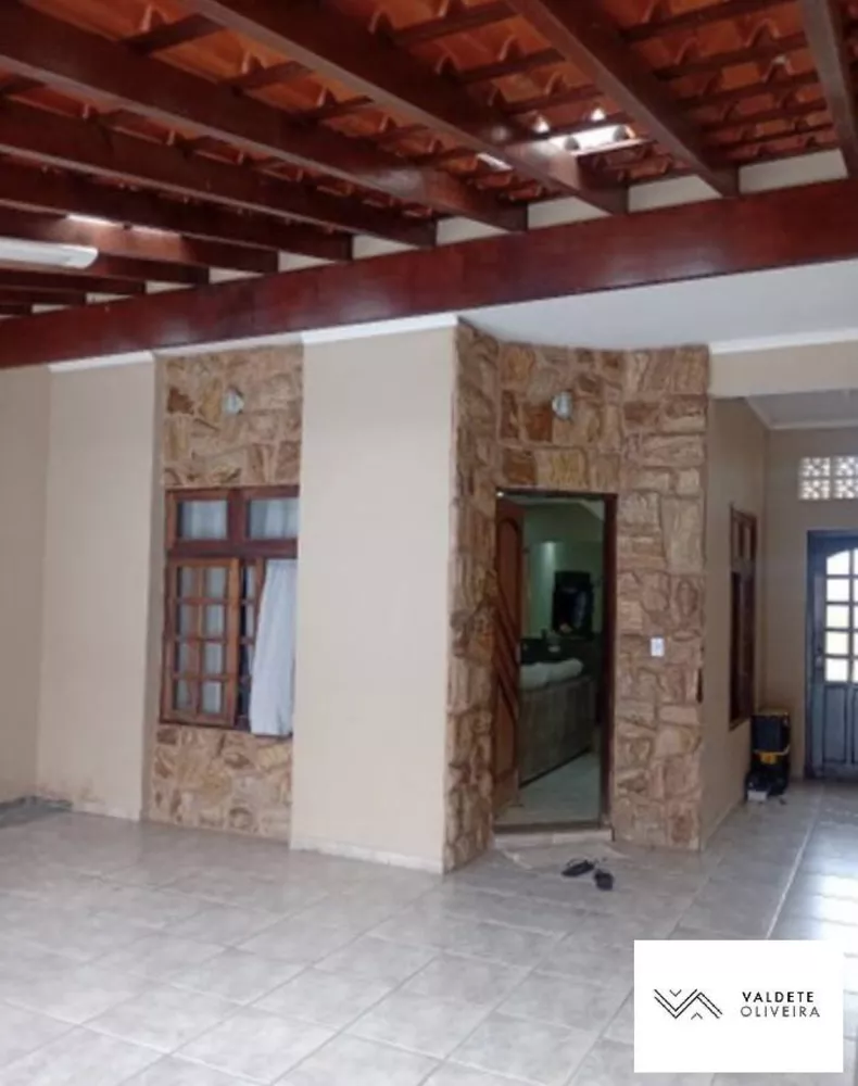 Sobrado à venda com 3 quartos, 220m² - Foto 1