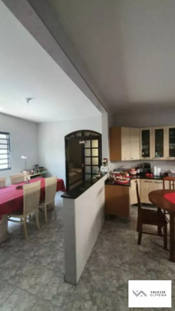 Casa à venda com 3 quartos, 167m² - Foto 2