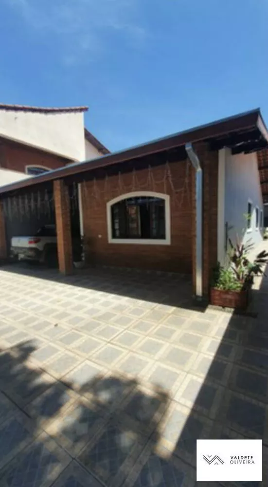 Casa à venda com 3 quartos, 167m² - Foto 1