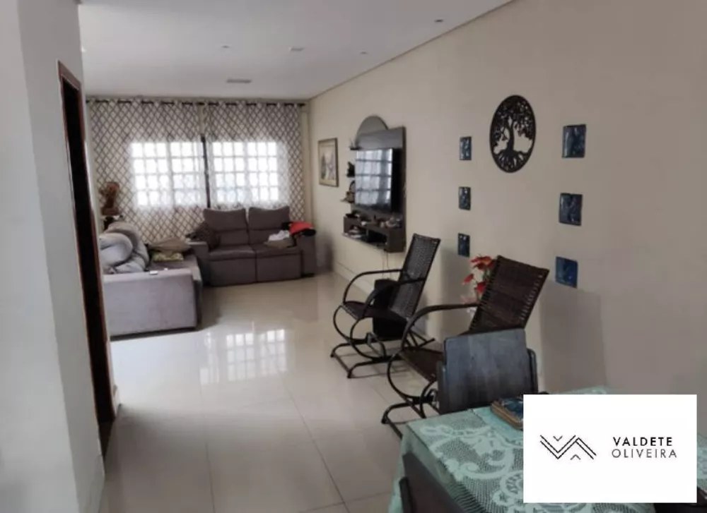 Casa à venda com 3 quartos, 134m² - Foto 1