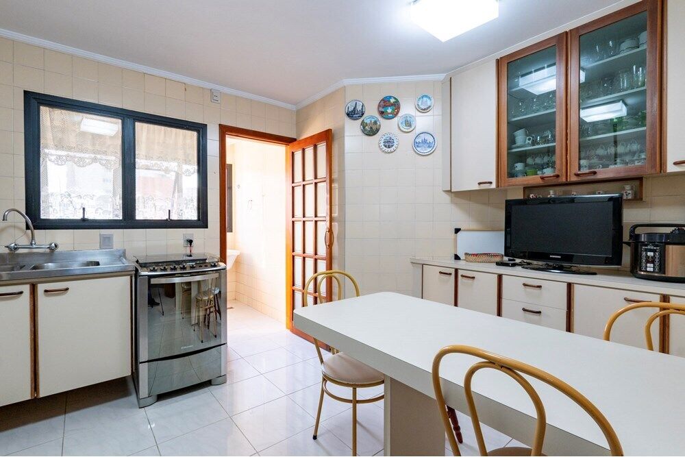 Apartamento à venda com 3 quartos, 147m² - Foto 1