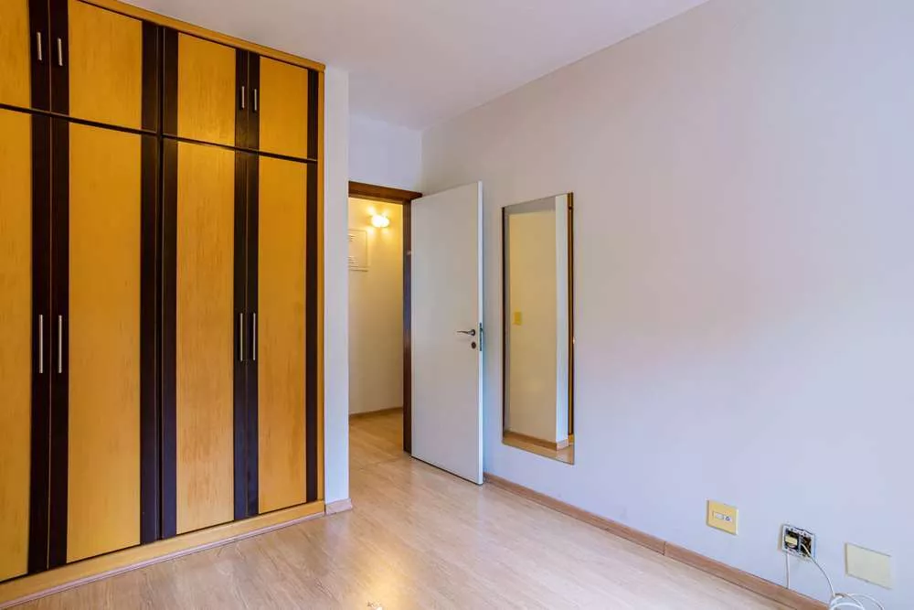 Casa à venda com 4 quartos, 330m² - Foto 2