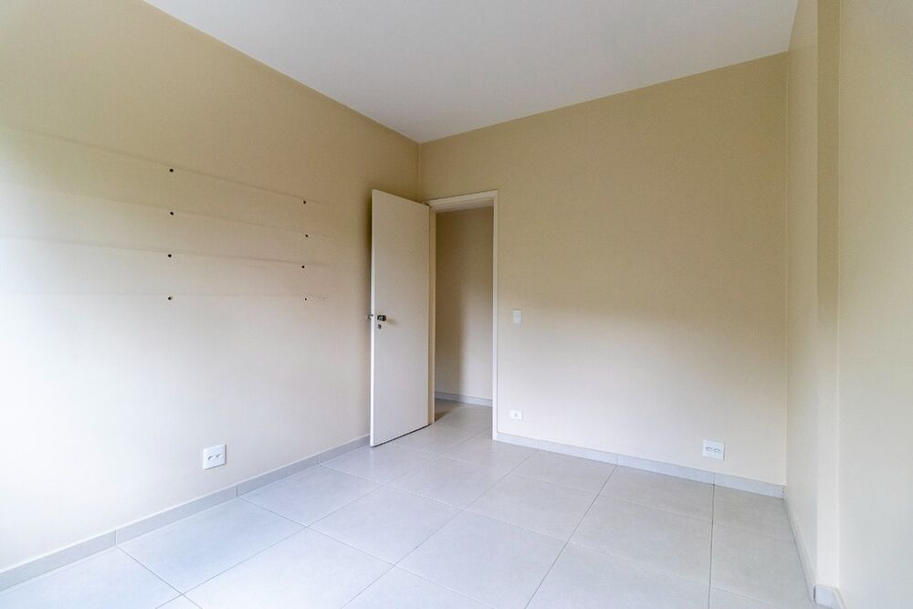 Apartamento à venda com 3 quartos, 121m² - Foto 2