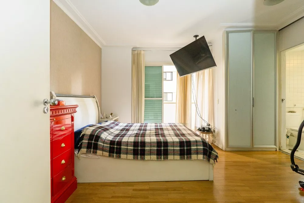 Apartamento à venda com 3 quartos, 210m² - Foto 3