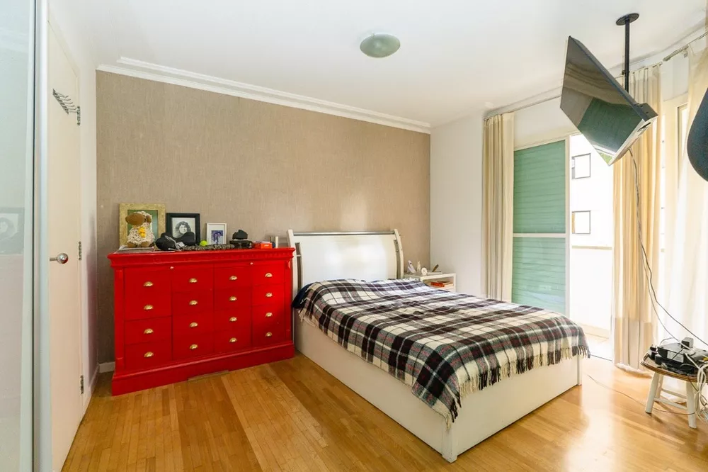 Apartamento à venda com 3 quartos, 210m² - Foto 4