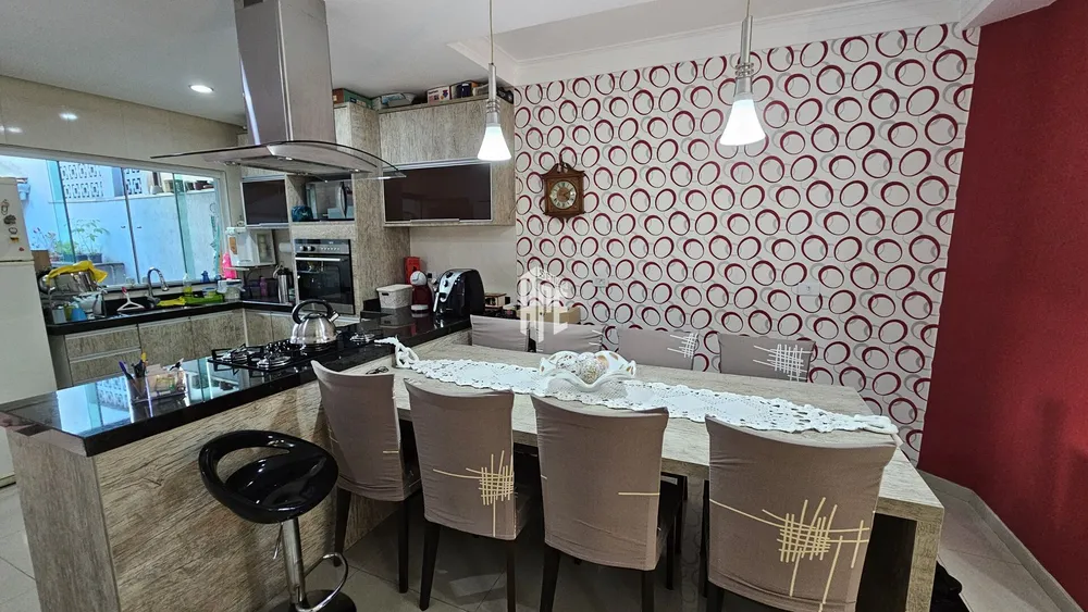 Casa, 3 quartos, 250 m² - Foto 1