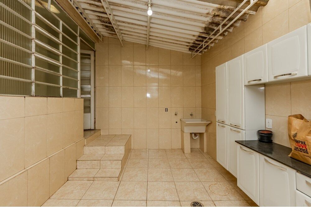 Casa à venda com 3 quartos, 196m² - Foto 1